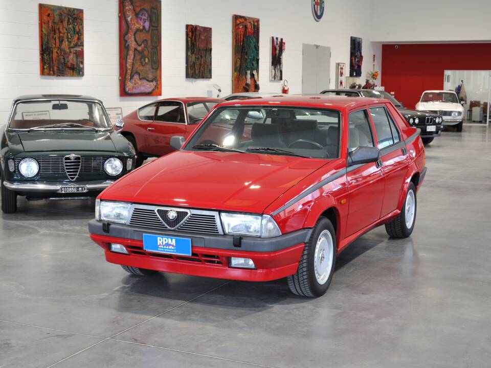 Bild 2/30 von Alfa Romeo 75 2.0 Twin Spark (1988)