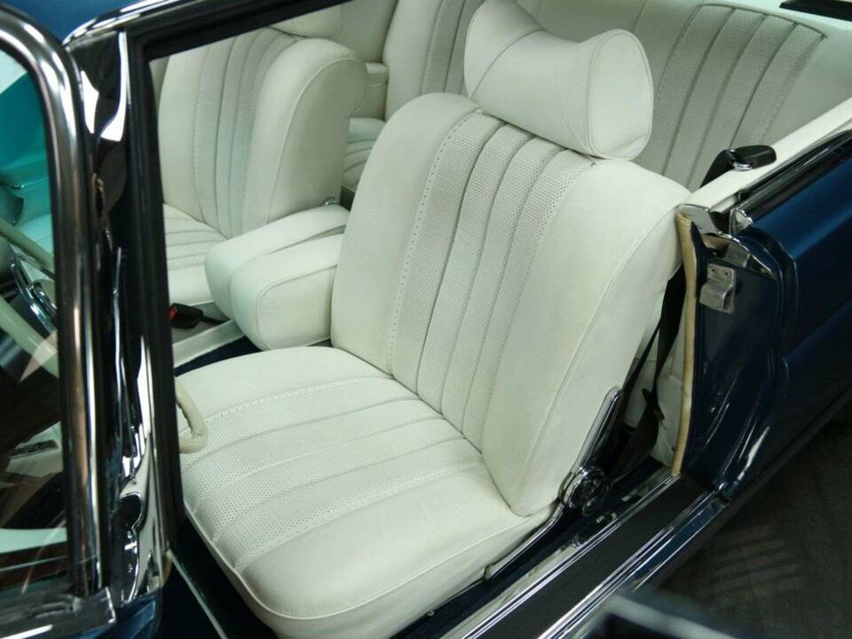 Image 15/50 of Mercedes-Benz 280 SE 3,5 (1971)