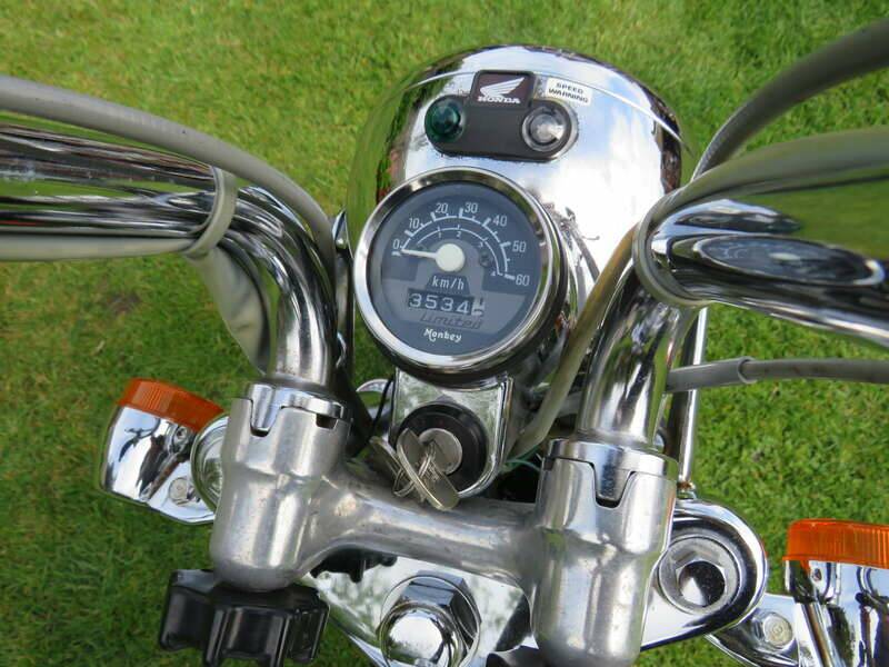 Immagine 8/35 di Honda Z 50 Monkey (2004)