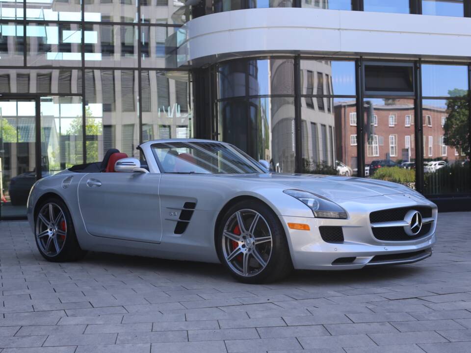 Image 18/75 of Mercedes-Benz SLS AMG Roadster (2012)