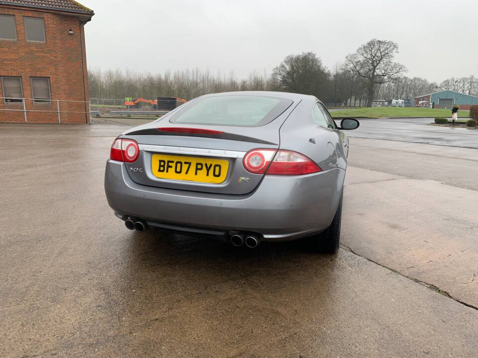 Image 7/11 of Jaguar XKR (2007)