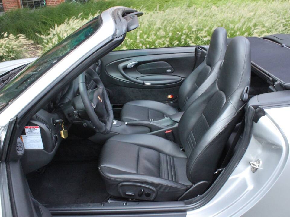 Bild 11/17 von Porsche 911 Carrera 4 (2004)