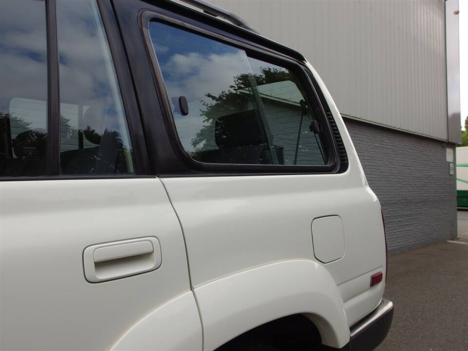 Bild 30/97 von Toyota Land Cruiser FJ80 (1992)