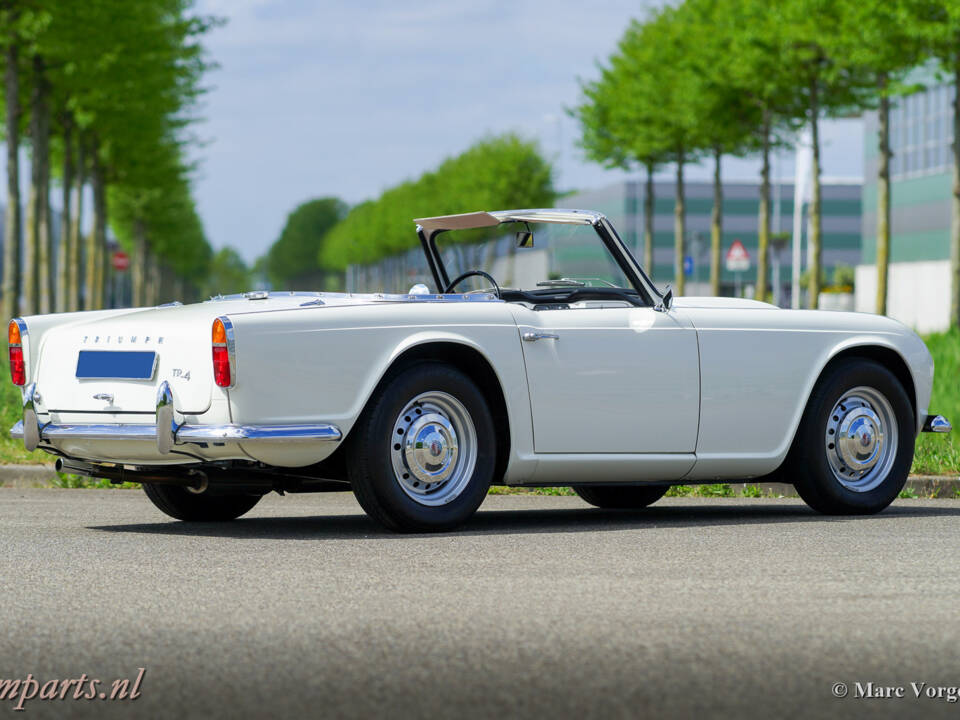 Image 23/31 of Triumph TR 4A (1966)