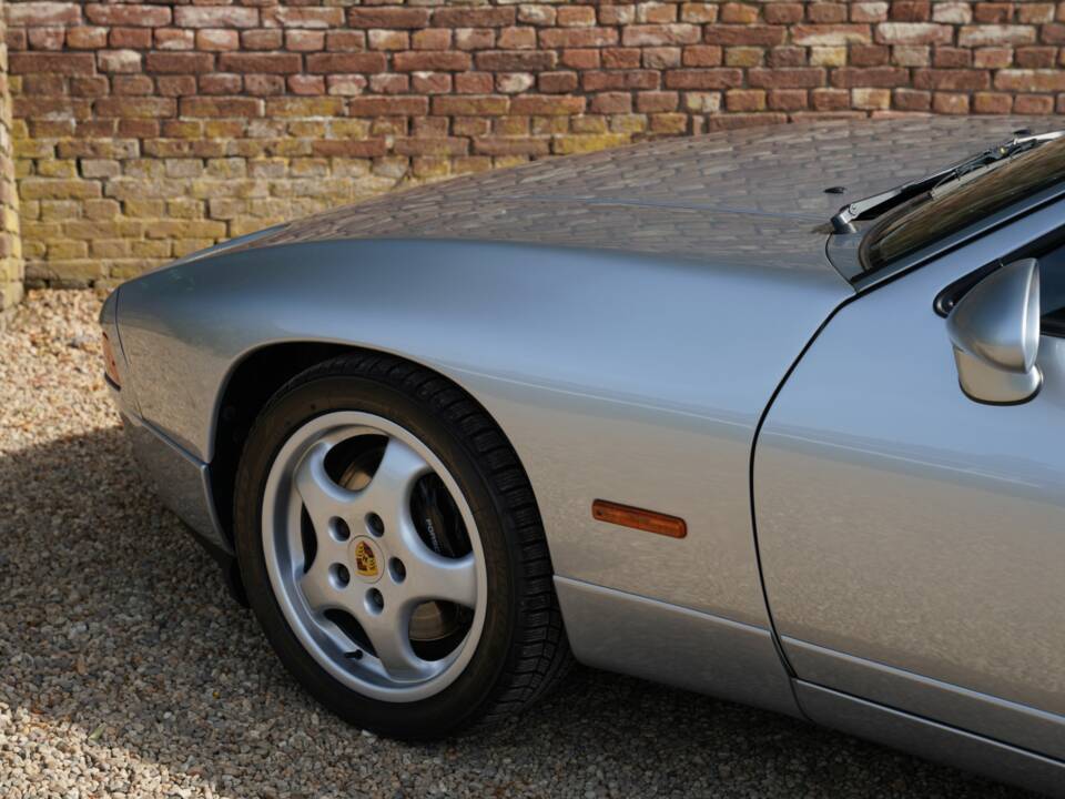 Image 20/50 of Porsche 928 GTS (1993)