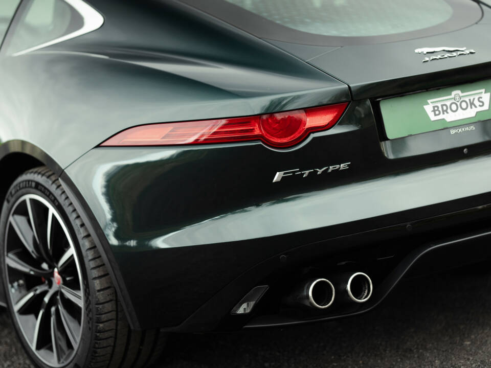 Bild 18/32 von Jaguar F-Type R (2016)