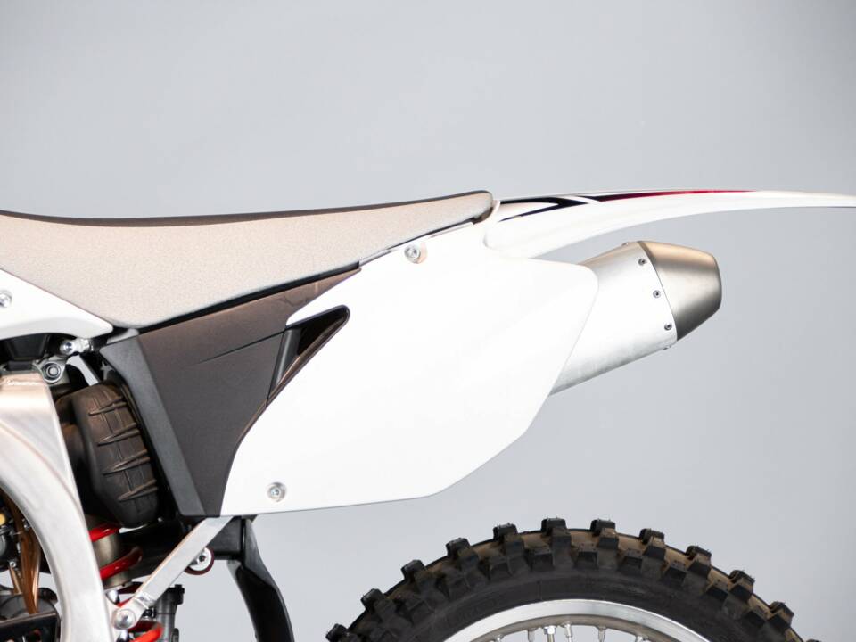 Image 19/50 de Yamaha DUMMY (2008)