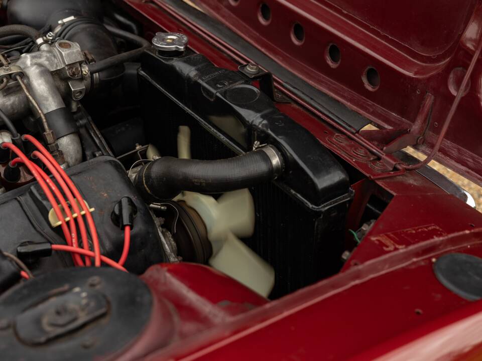 Image 13/45 of Peugeot 504 Convertible (1974)