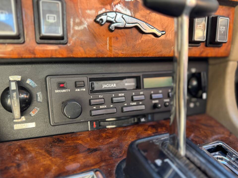 Immagine 6/41 di Jaguar XJ 12 (1990)