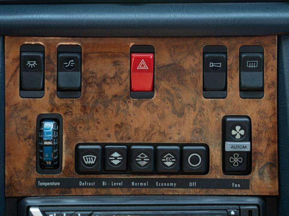 Image 33/50 de Mercedes-Benz 380 SEC (1982)