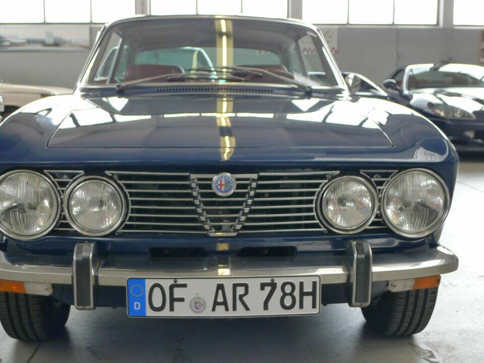 Bild 1/42 von Alfa Romeo 2000 GT Veloce (1975)