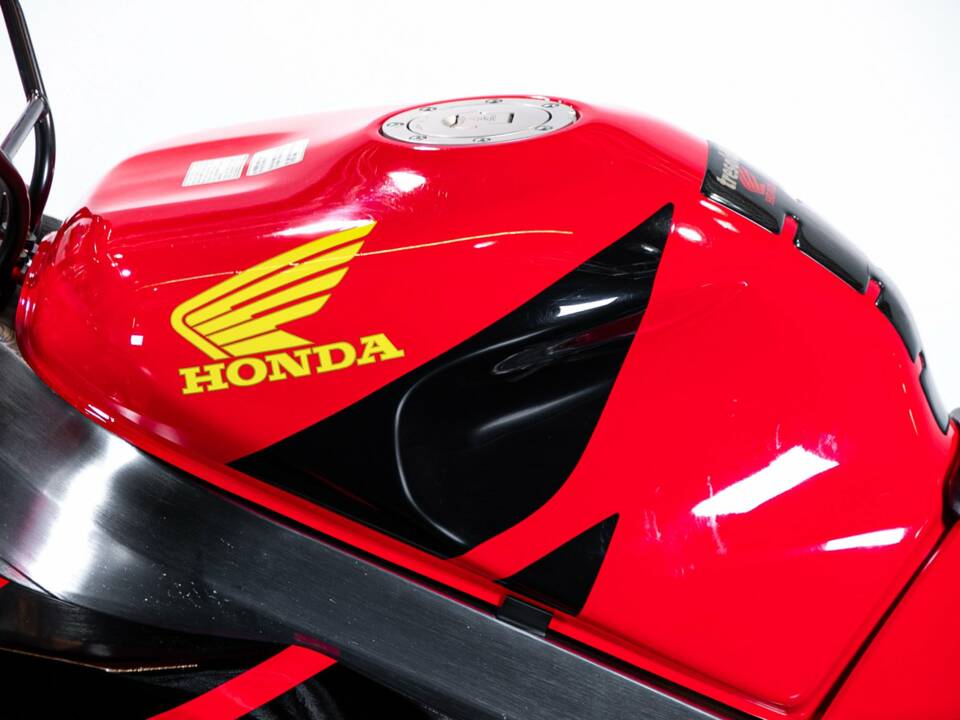 Bild 24/42 von Honda DUMMY (2000)