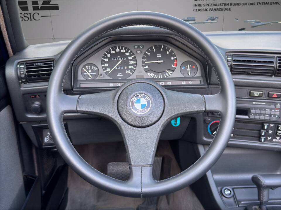 Image 10/27 of BMW 320i (1990)