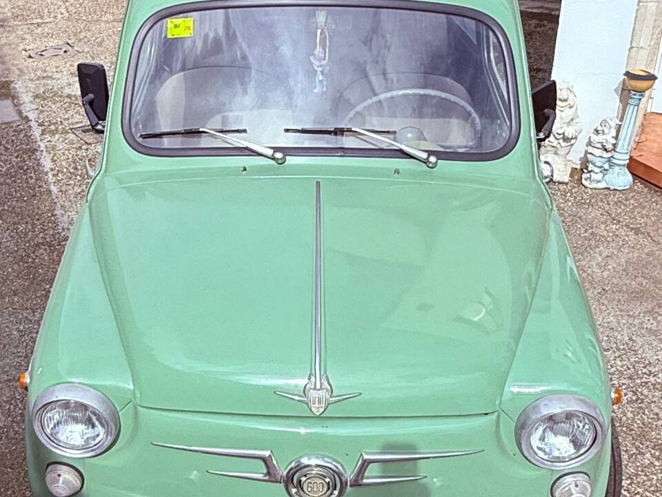 Bild 11/13 von SEAT 600 D (1968)