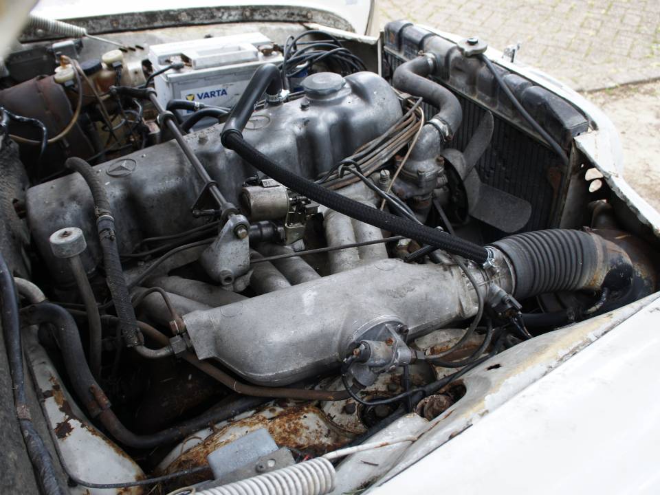 Imagen 11/22 de Mercedes-Benz 250 SE (1967)