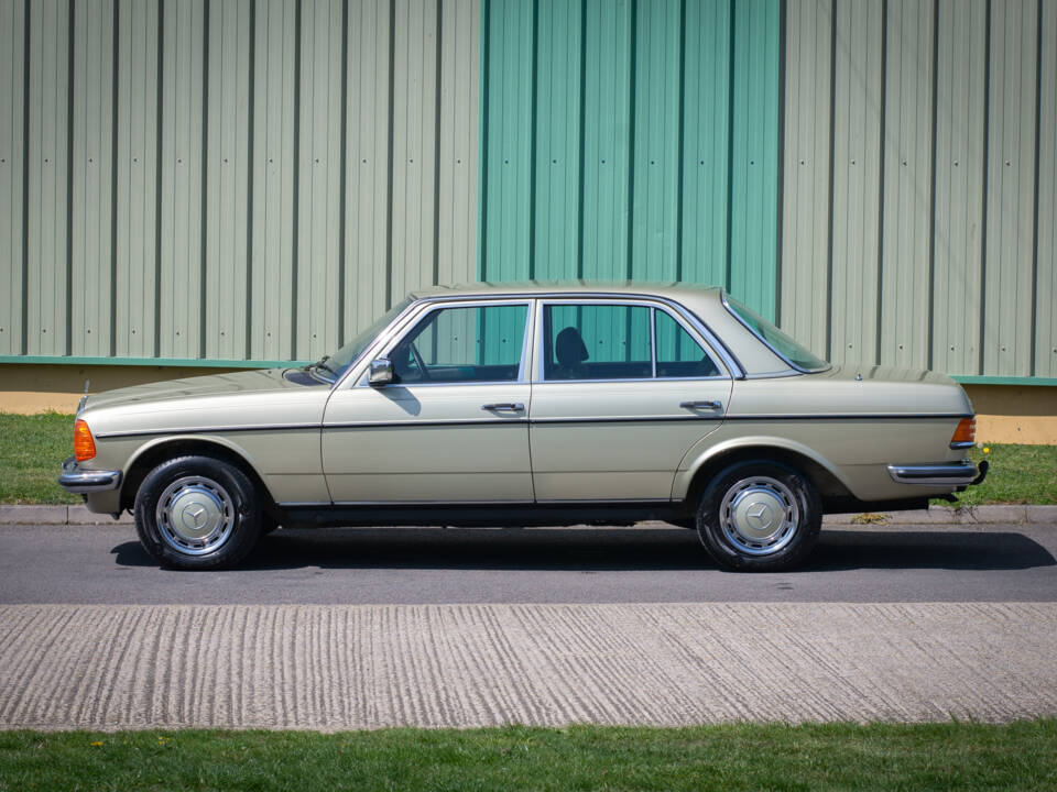 Immagine 3/29 di Mercedes-Benz 280 E (1983)