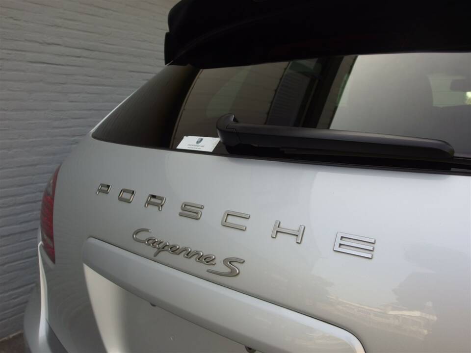 Image 17/98 of Porsche Cayenne S (2010)