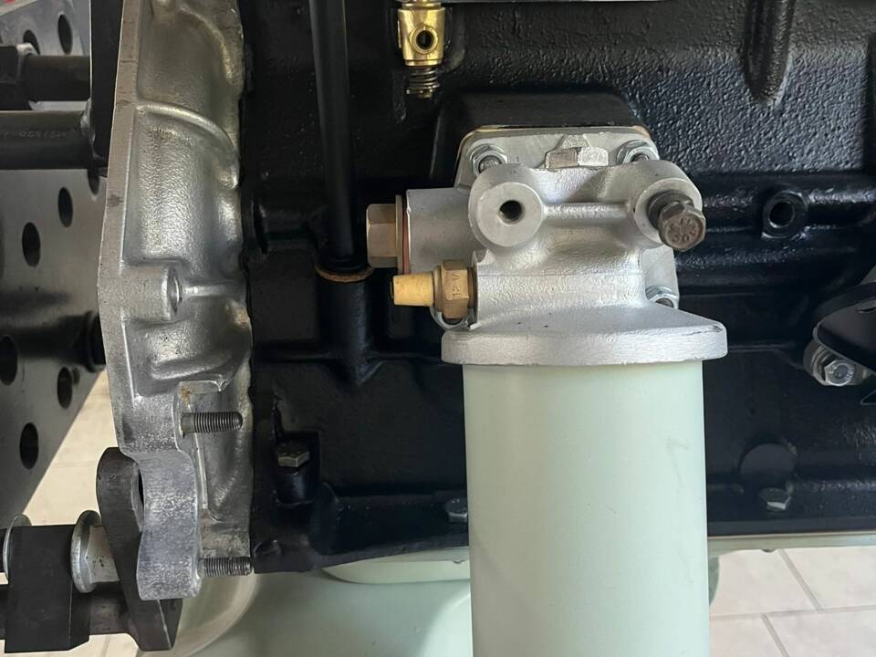 Image 16/23 of Alfa Romeo 2000 Spider (1961)