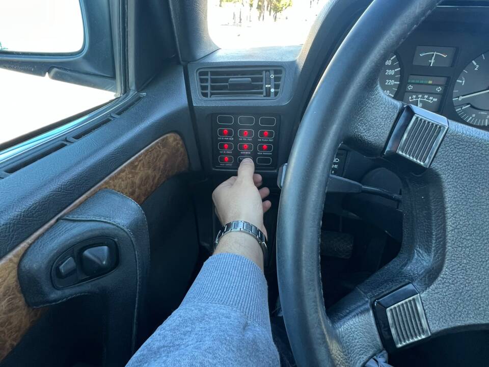 Image 24/36 of BMW 745i (1985)