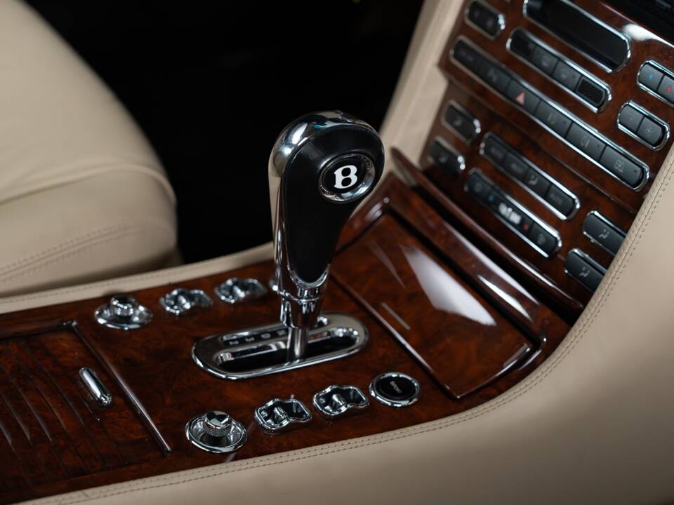Image 25/46 of Bentley Arnage T (2004)