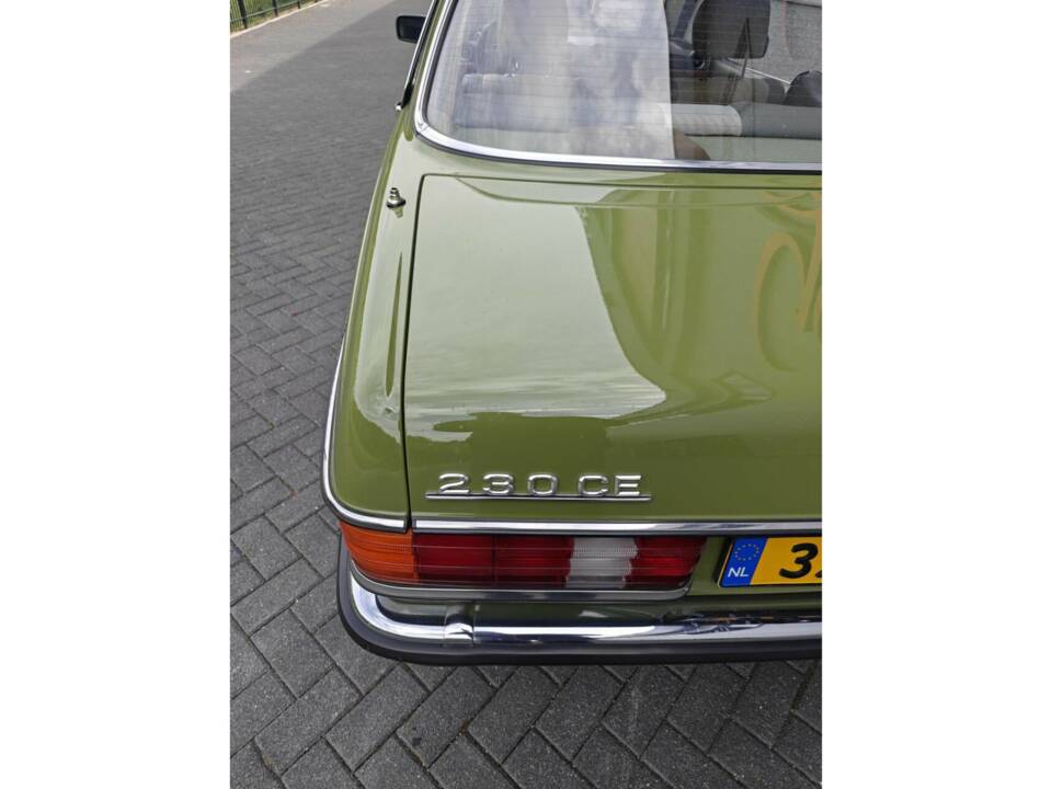 Immagine 19/50 di Mercedes-Benz 230 CE (1982)