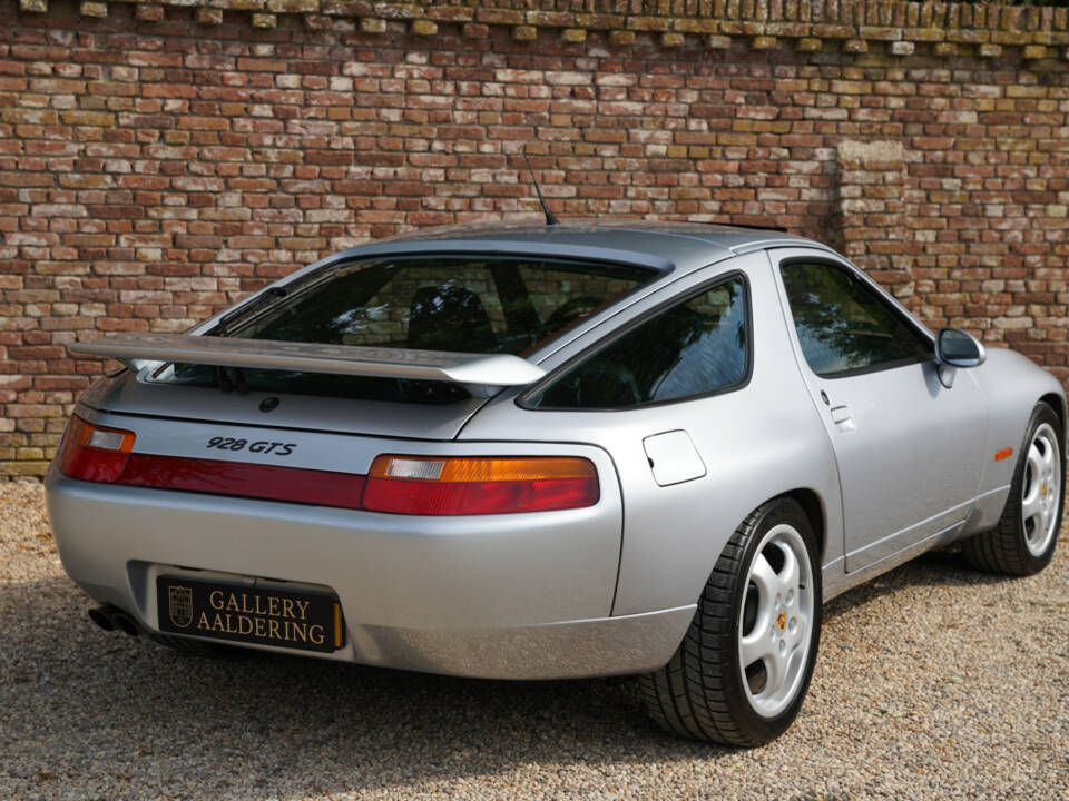 Immagine 43/50 di Porsche 928 GTS (1993)