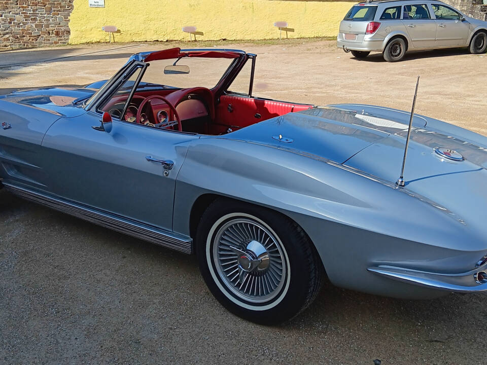 Image 3/33 of Chevrolet Corvette Sting Ray Convertible (1963)