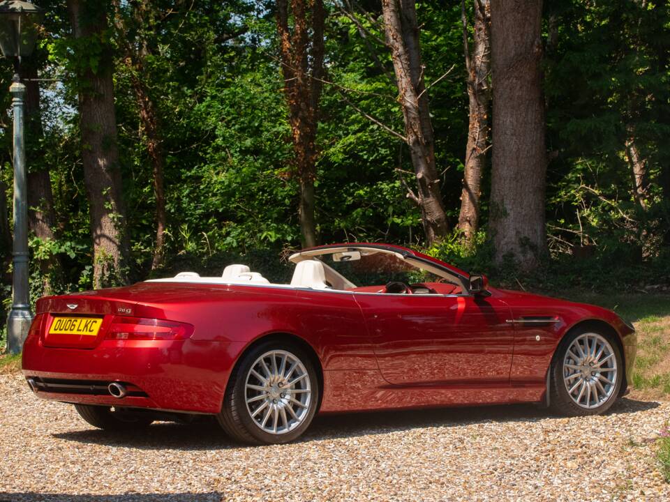 Image 14/50 of Aston Martin DB 9 Volante (2006)