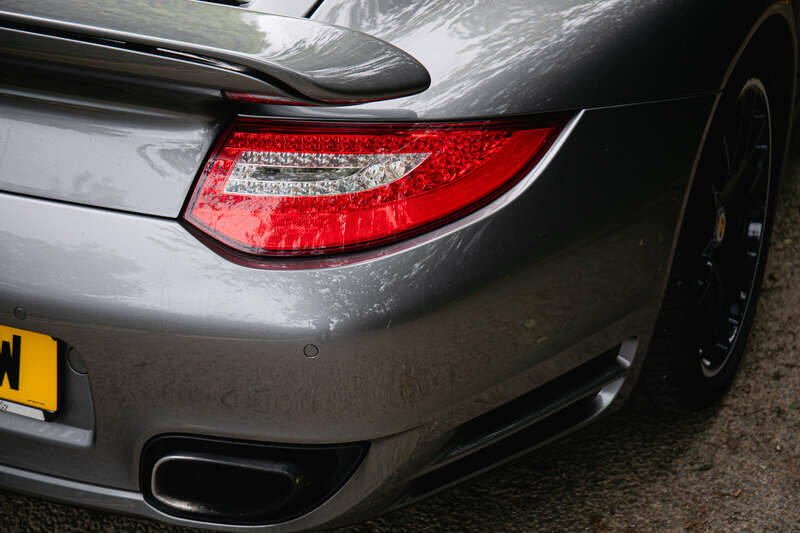 Immagine 26/50 di Porsche 911 Turbo S (2011)