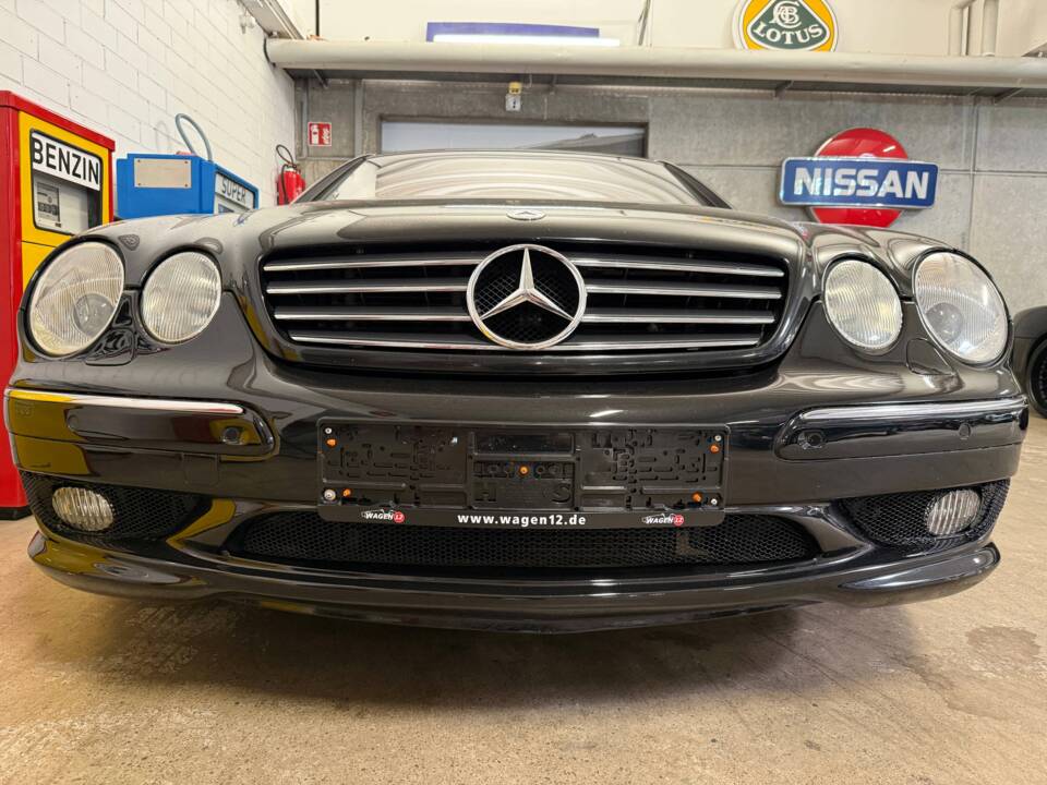 Immagine 3/19 di Mercedes-Benz CL 55 AMG (2001)