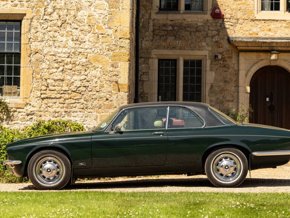 Bild 2/26 von Jaguar XJ 6 C 4.2 (1977)