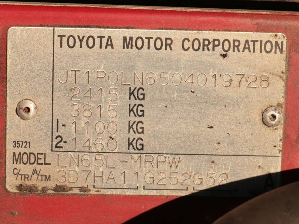 Bild 20/34 von Toyota Hilux (1988)