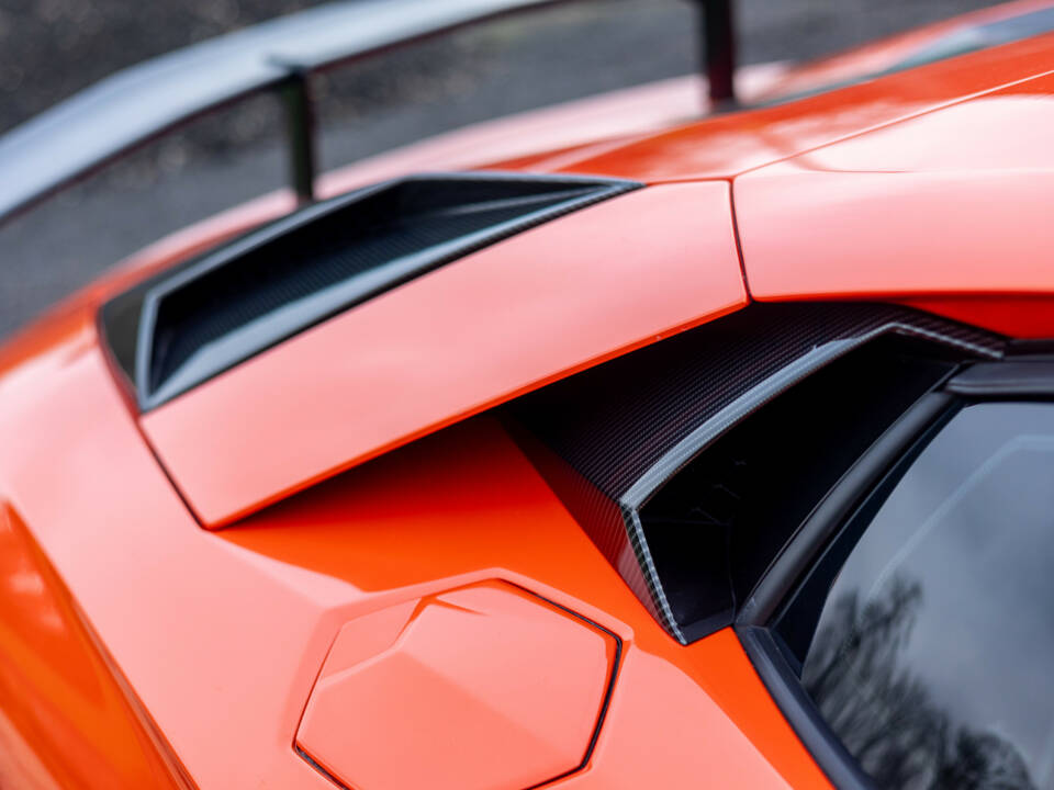 Image 22/47 of Lamborghini Aventador LP 700-4 (2013)