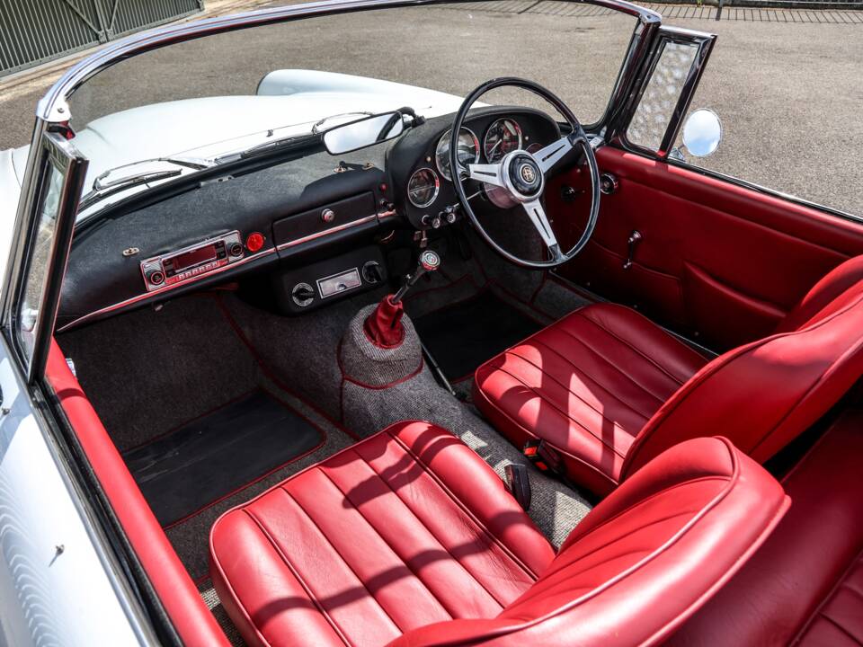 Immagine 16/36 di Alfa Romeo 2600 Spider (1963)