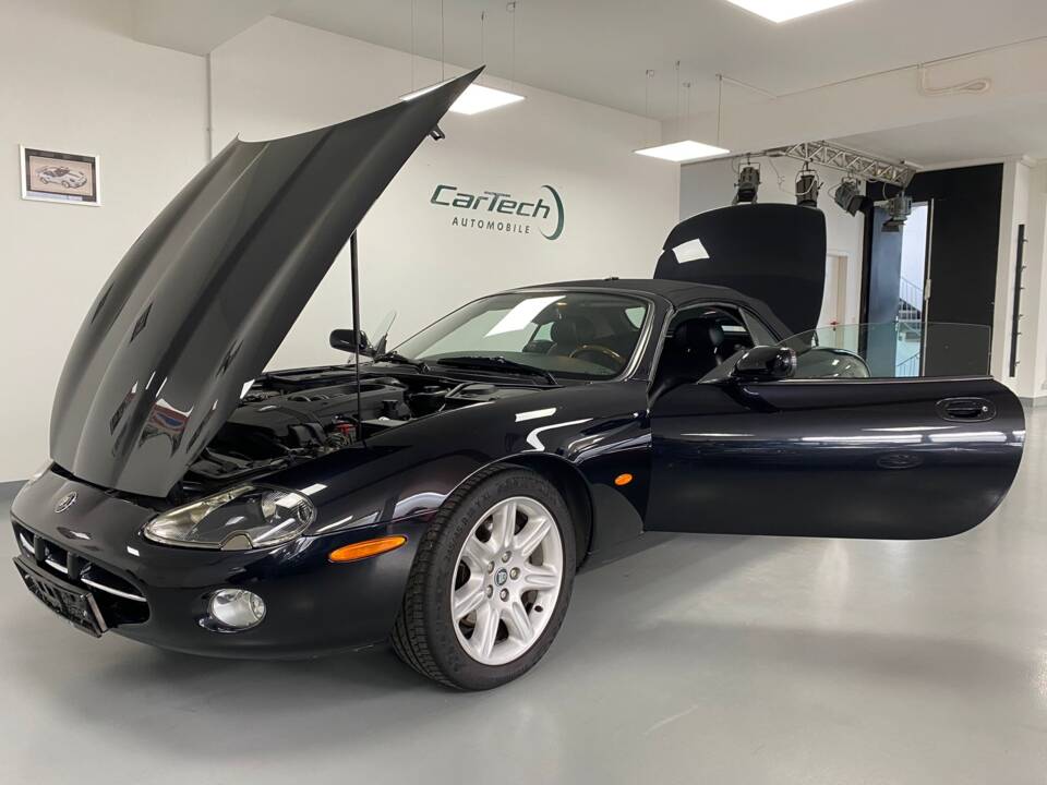 Afbeelding 12/49 van Jaguar XK8 4.2 (2004)