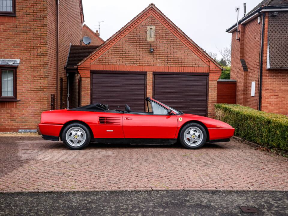 Image 13/42 of Ferrari Mondial T (1990)