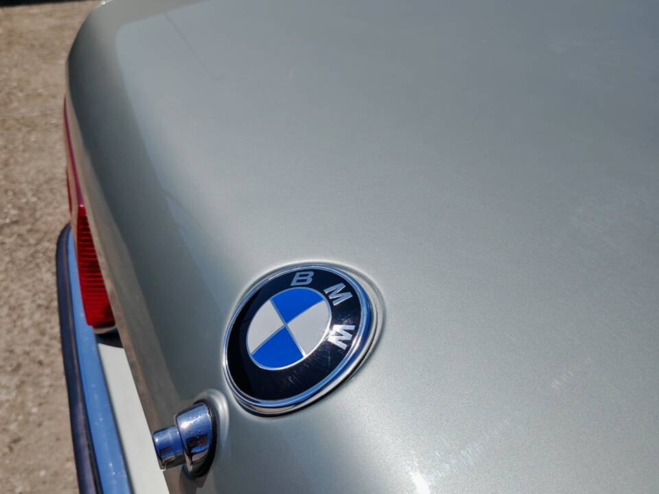 Bild 16/50 von BMW 745i (1982)