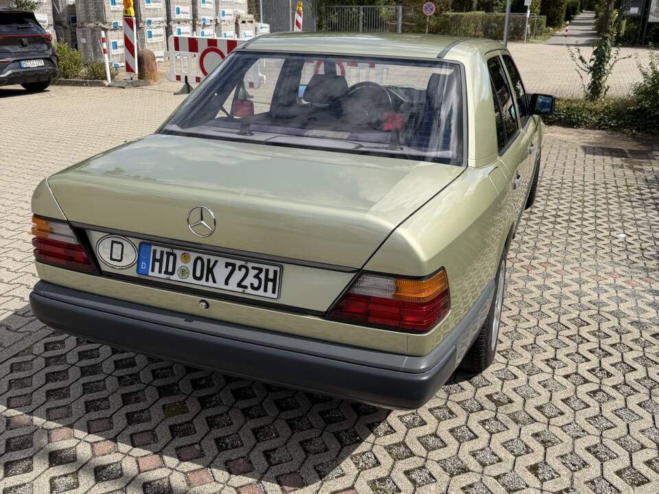 Bild 6/19 von Mercedes-Benz 200 D (1984)