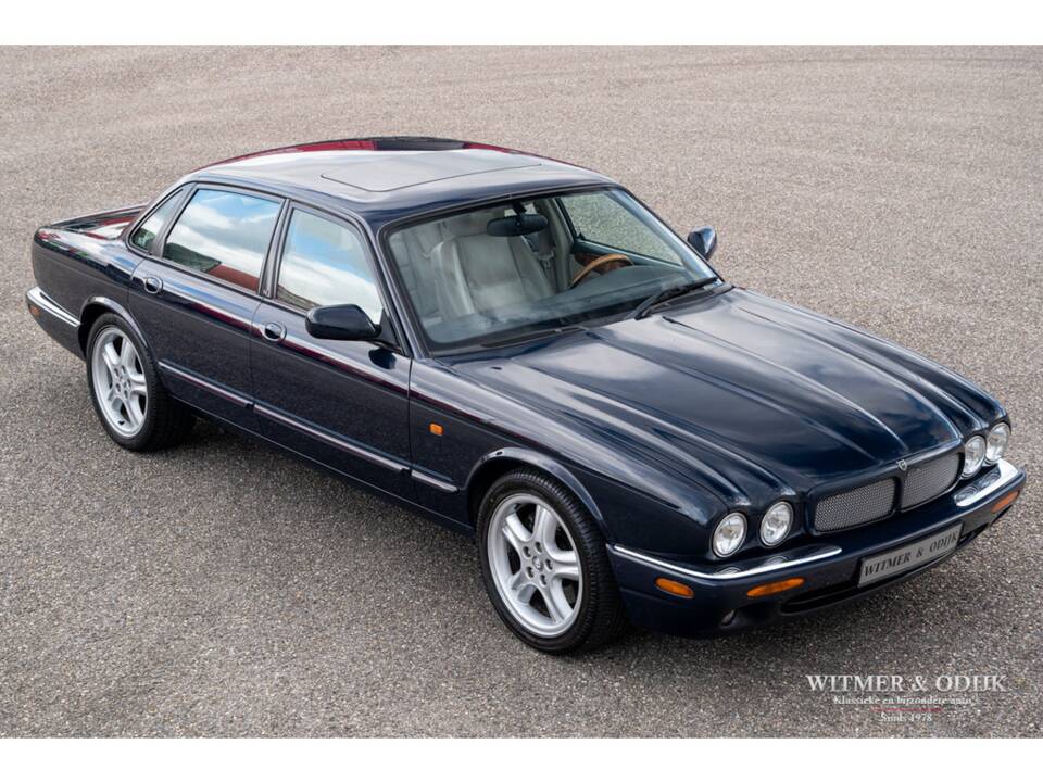 Image 8/31 of Jaguar XJR 4.0 (1999)