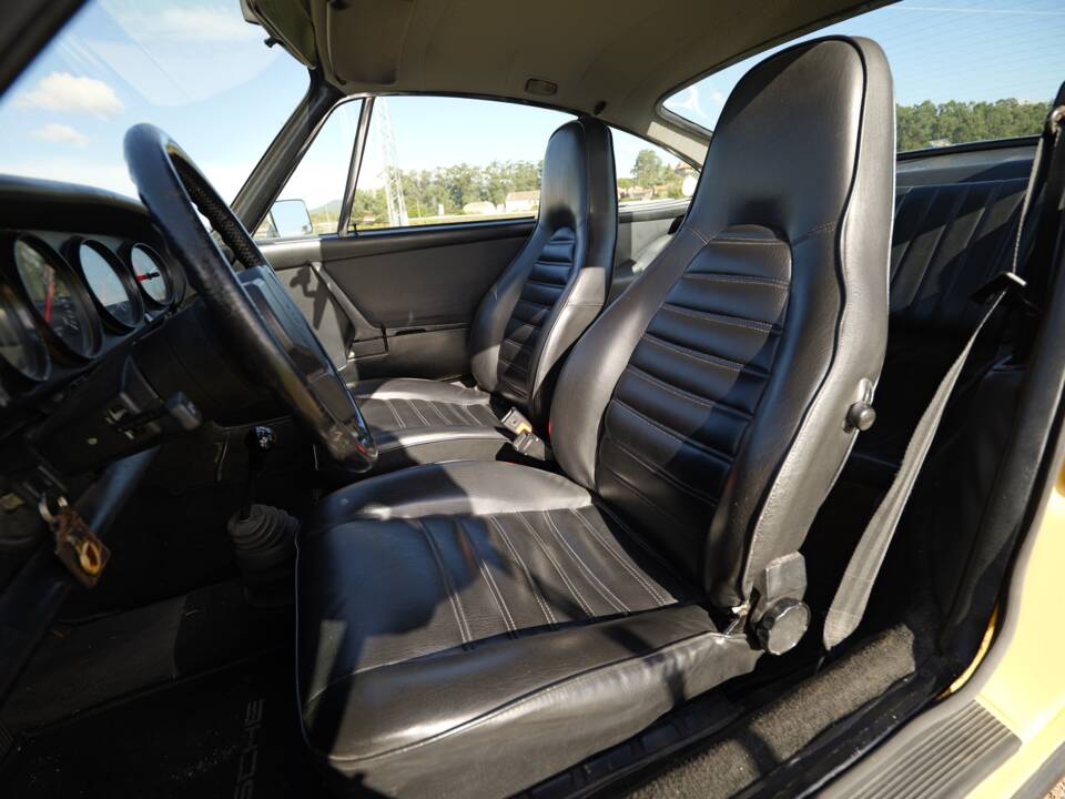 Image 23/77 de Porsche 911 2.7 S (1974)