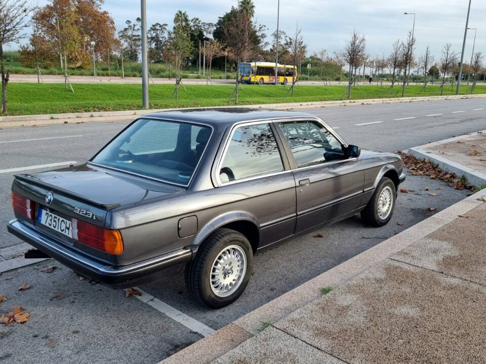 Image 99/100 of BMW 323i (1984)