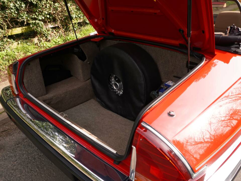 Image 18/20 of Jaguar XJS 5.3 V12 (1989)