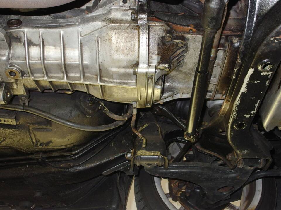 Immagine 83/98 di Mercedes-Benz 190 E 2.3-16 (1985)