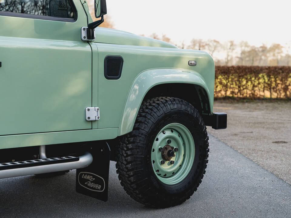 Bild 36/37 von Land Rover Defender (2016)