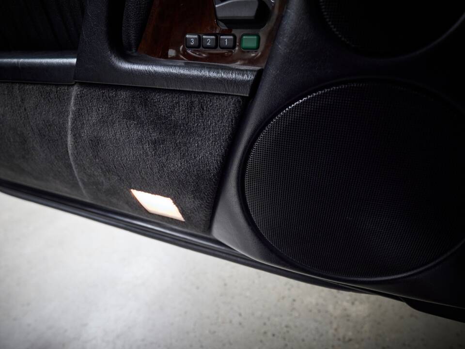 Bild 98/99 von Mercedes-Benz SL 320 (1995)
