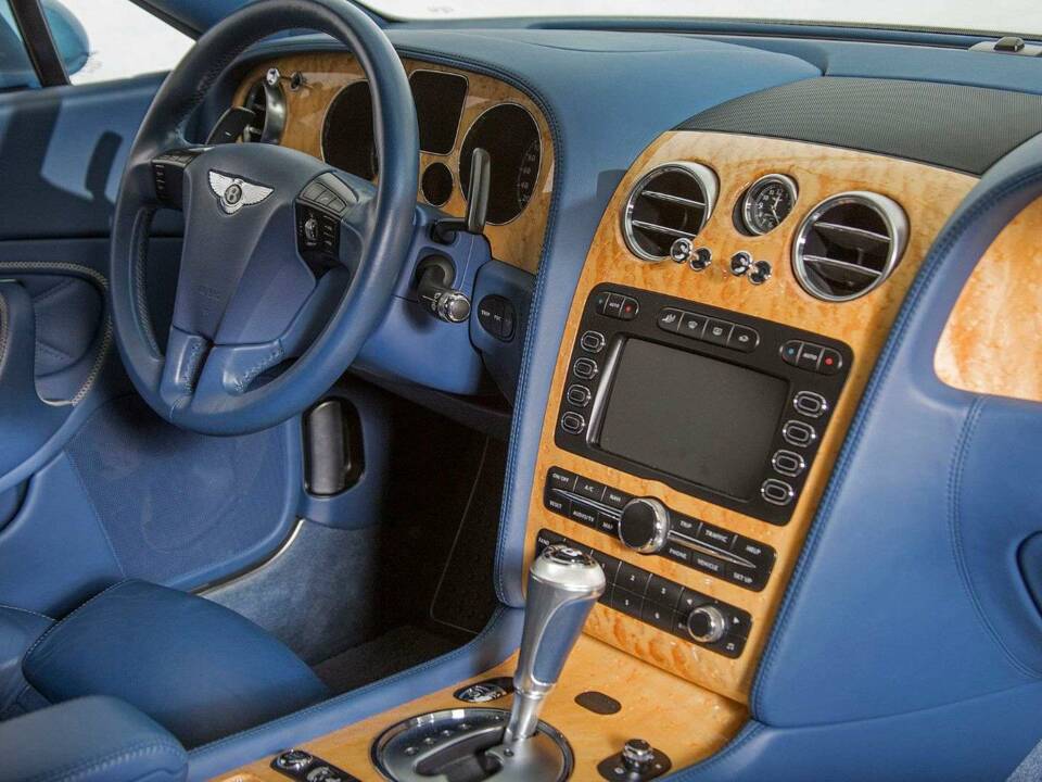 Image 18/20 of Bentley Continental GTC (2010)