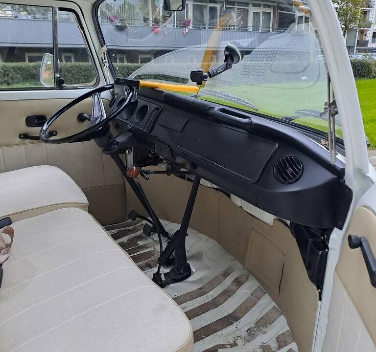 Image 2/8 of Volkswagen T2c Combi (1990)