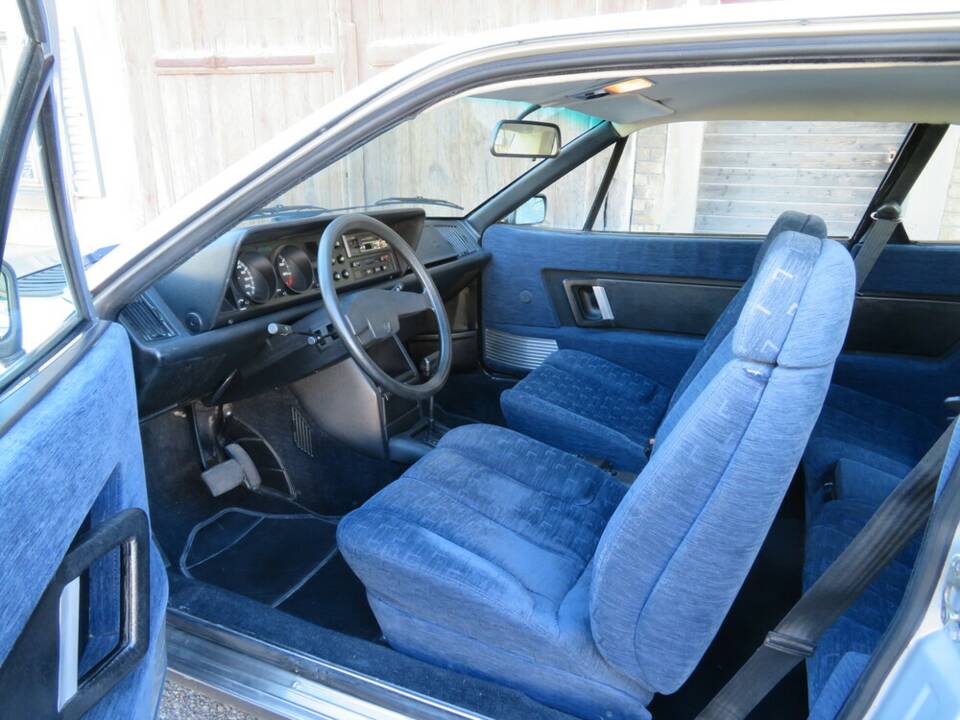 Image 4/18 de Lancia Gamma Coupe 2500 I.E. (1981)