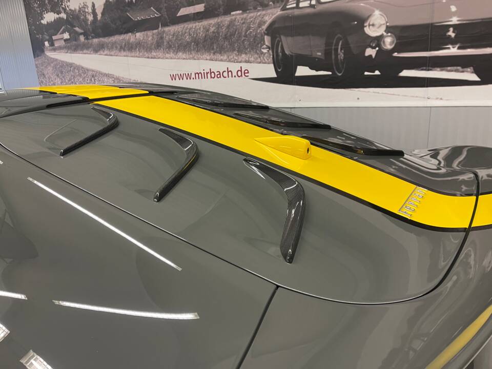 Bild 11/20 von Ferrari 812 Competizione A (2023)