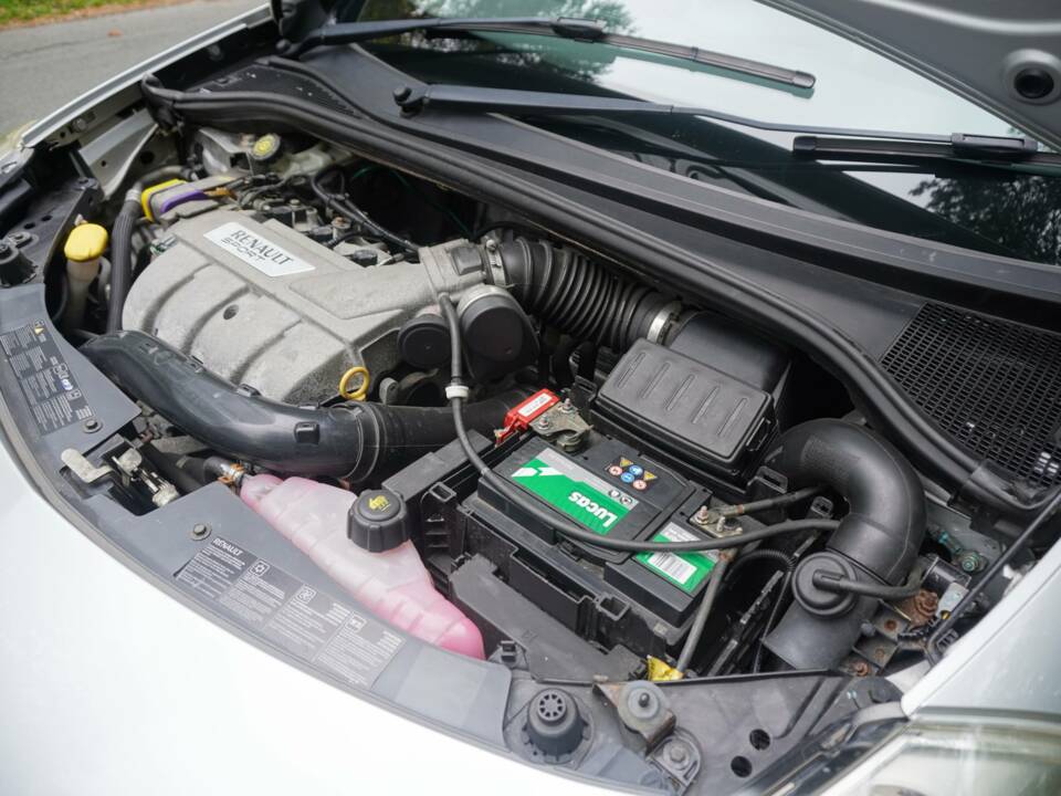 Bild 15/18 von Renault Clio Gordini R.S. (2010)